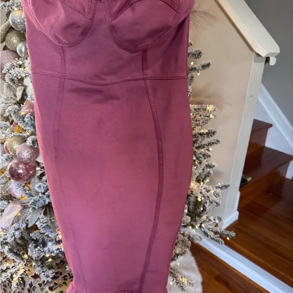 ROSE FRILL HEM BANDAGE MIDI DRESS - Picture 2 of 4